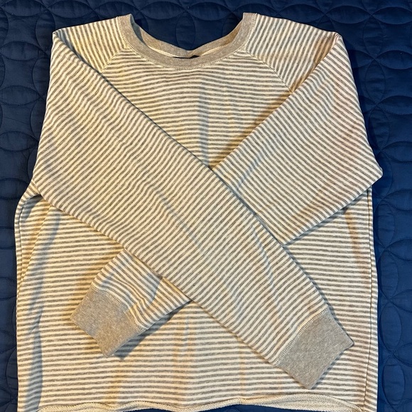 Abercrombie and Fitch Sweater - Picture 2 of 4